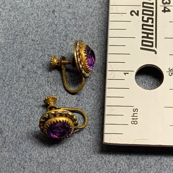 Vintage Screw Back Earrings 0.5 In Gold Purple Rhinestone Center Oval Retro Glam - Picture 5 of 5